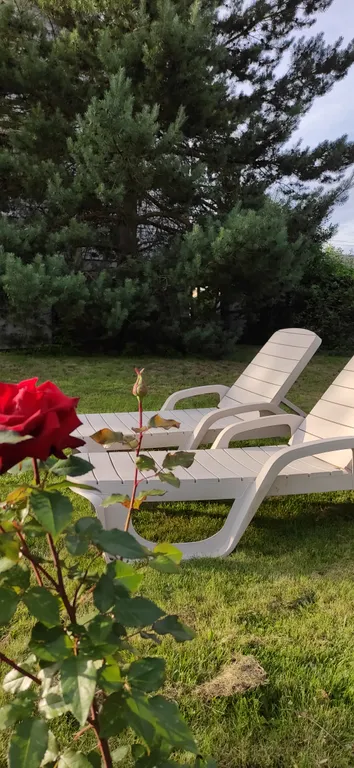 Коттедж Дом с камином и садом! Две минуты до пляжа! — аренда посуточно в Осташков (Селигер)