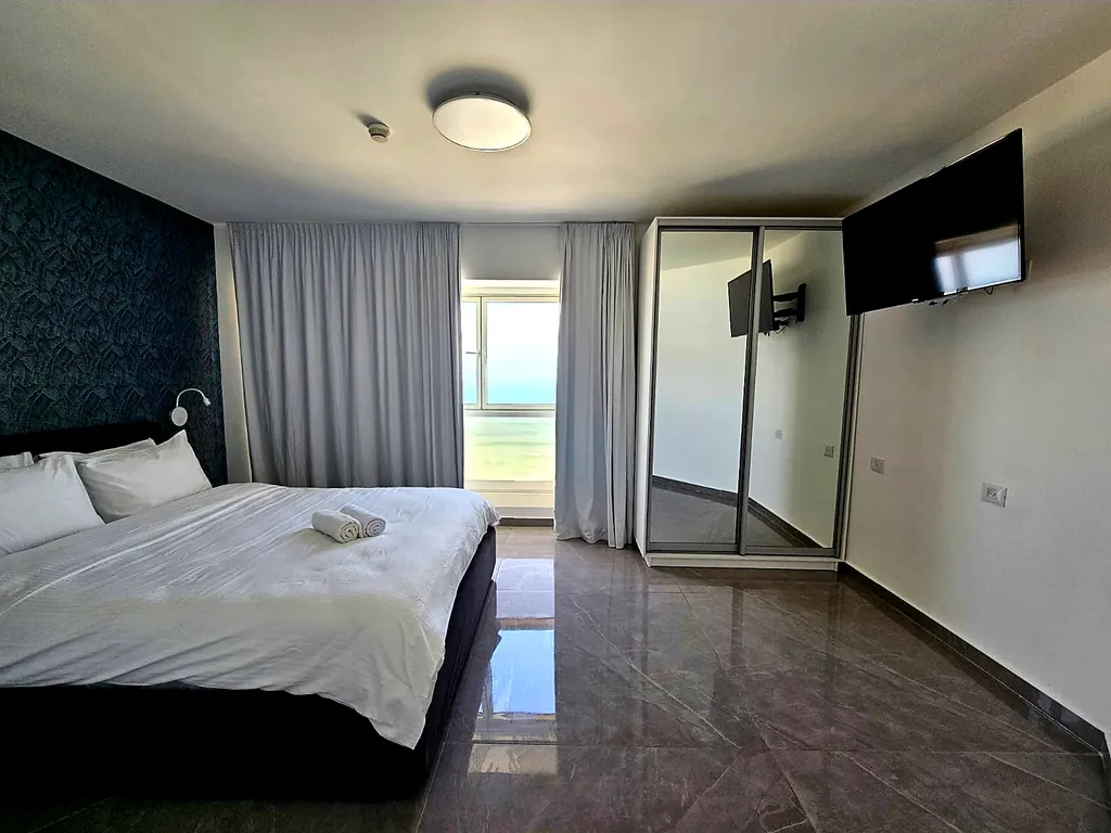 Апартаменты с панорамным видом на море и балконом