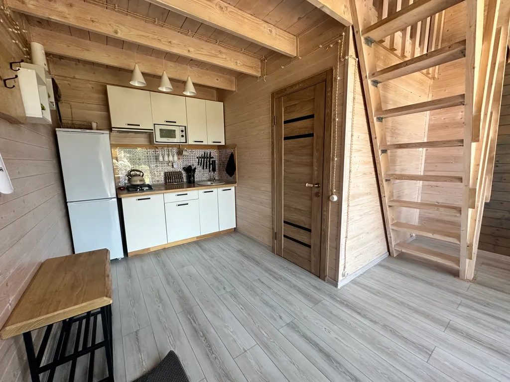 Барнхаус White