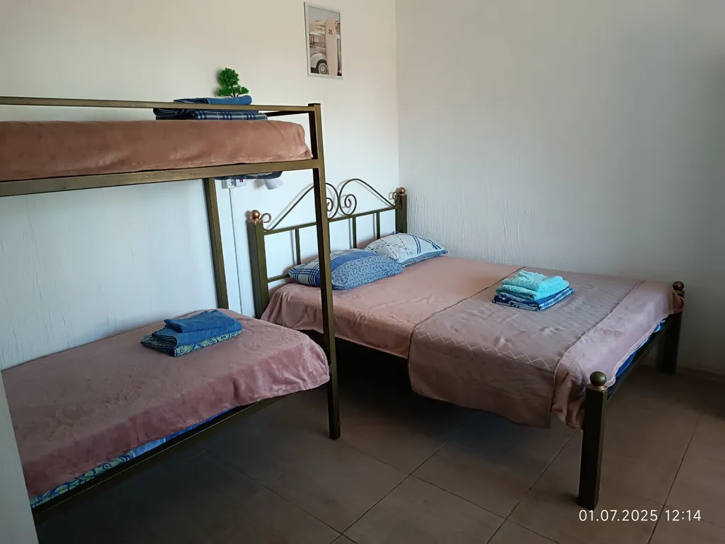 Номер со своим двором и общей кухней