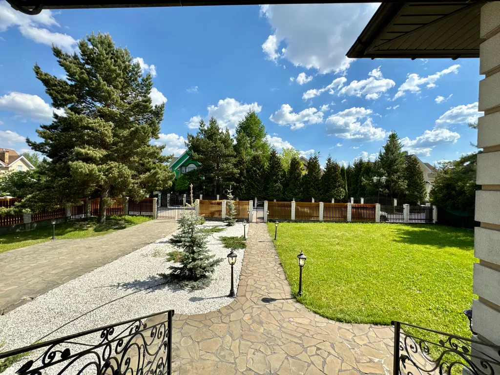 Элитный коттедж с бассейном