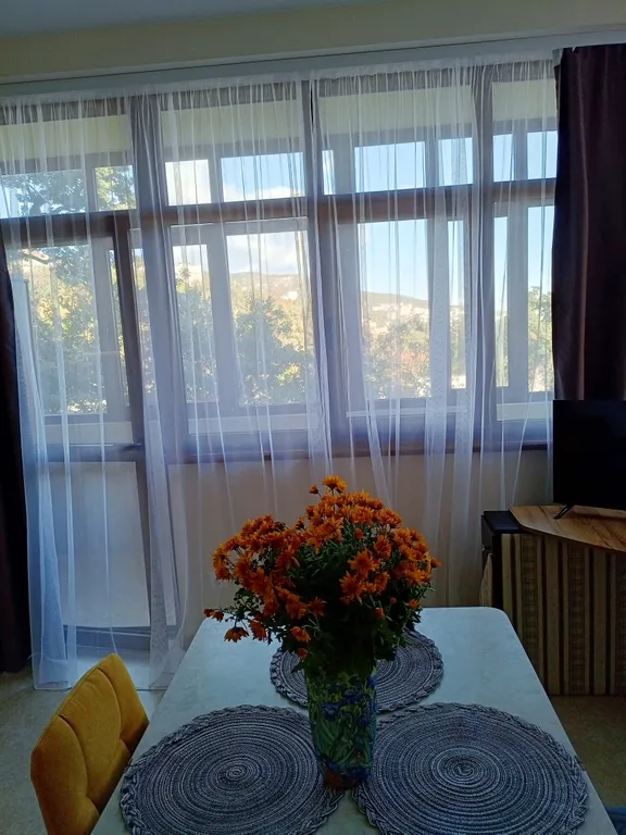 Уютная видовая 2-комнатная квартира у парка и моря