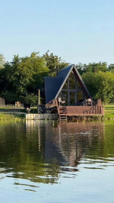 Коттедж Дом с баней и чаном с видом на озеро — Лабинск