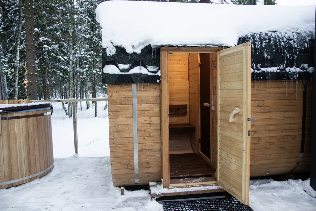 Маленький домик в лесу на Живописной улице