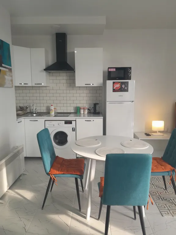 Уютная студия в центре с видом на горы