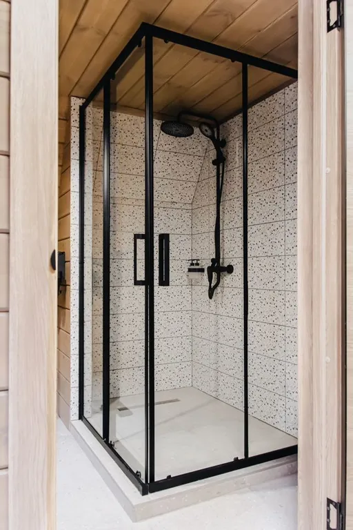 Дом Хвоя Темный