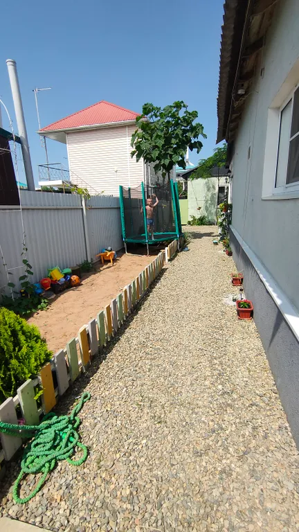 Коттедж Семейный домик с отдельным входом — Кучугуры