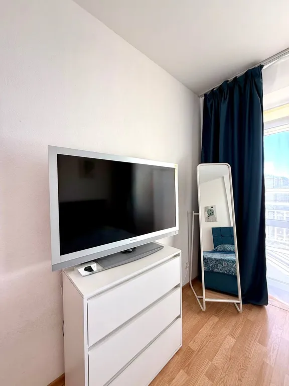 Высокий этаж, рядом метро