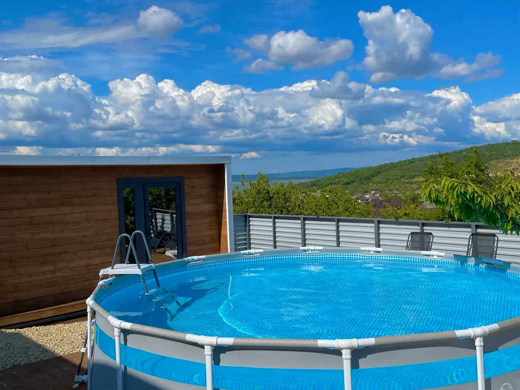 Уютный приватный дом с бассейном в горах среди виноградников