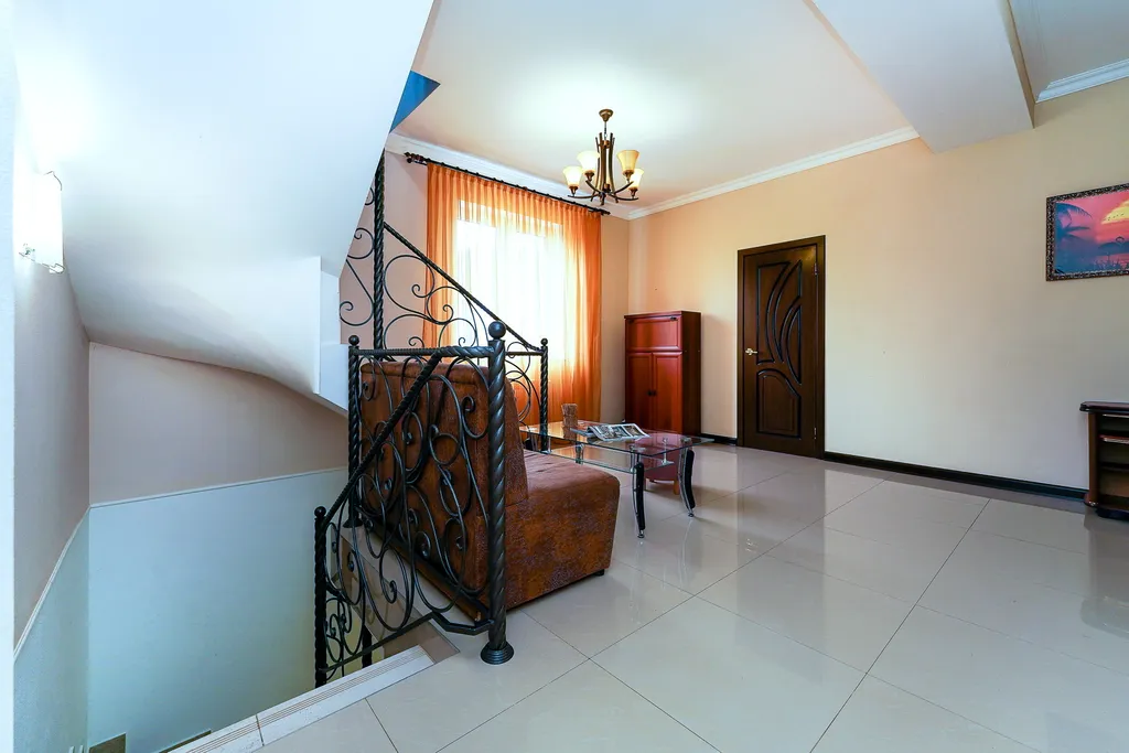 Дом с бассейном