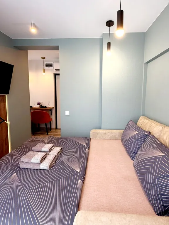 Уютная и стильная студия с отдельной кухней