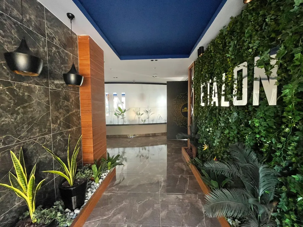 Чудесная новая квартира с видом на горы и море