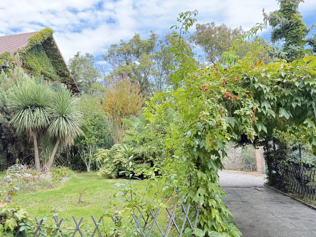 Дом с теплым бассейном у моря в Ялте