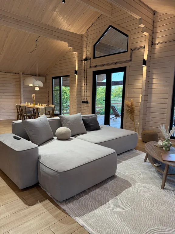 Коттедж Двухкомнатный дом-шале с теплым бассейном и террасой — Динская