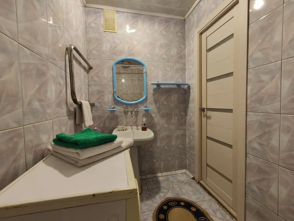 3-комнатная возле ТЦ Корона