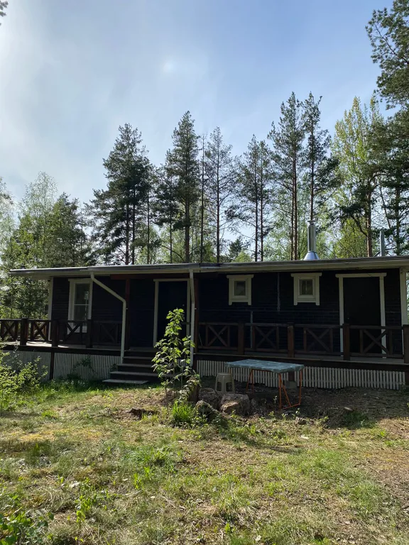 Загородный дом с видом на озеро