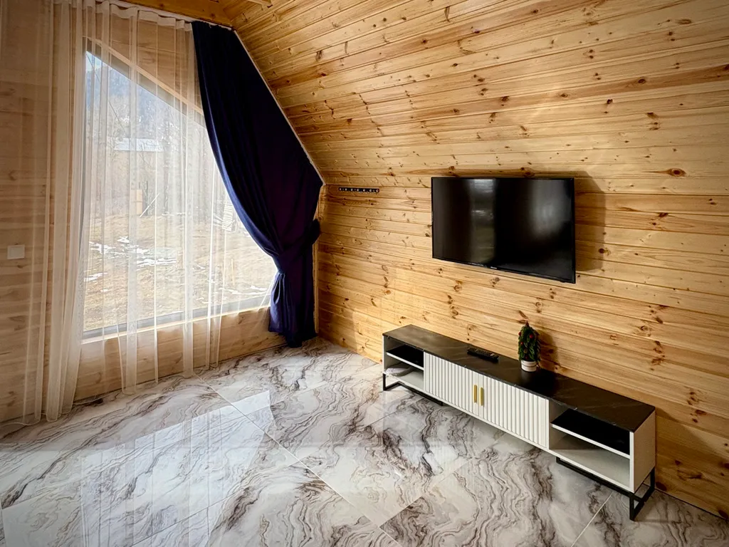 Шале Кедари