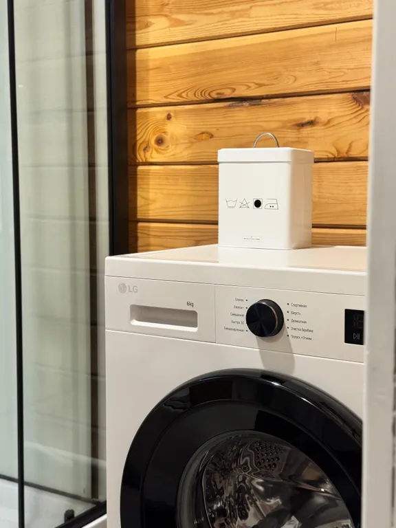 Дом Зивчала, на берегу реки Олонка