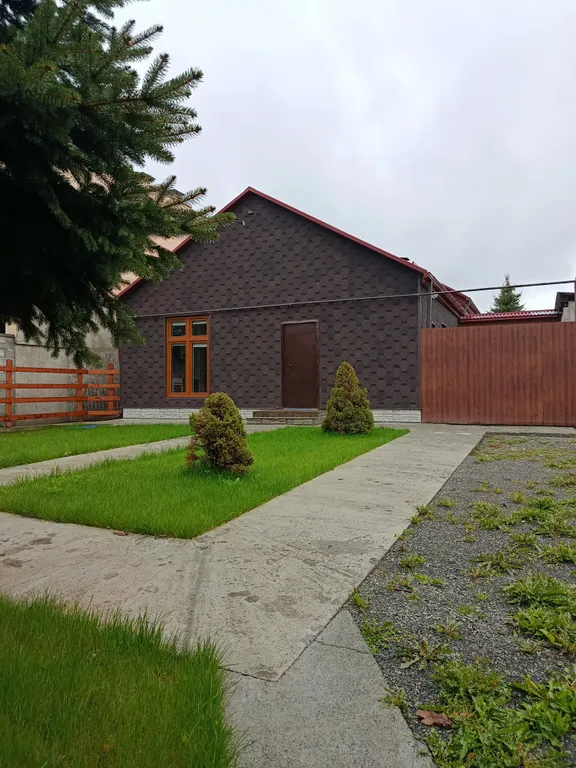 Дом из двух комнат в зелёной зоне