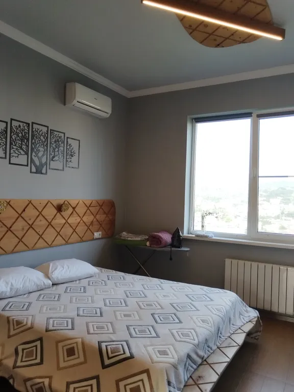 Уютная квартира на тихой зелёной улице с видом на горы