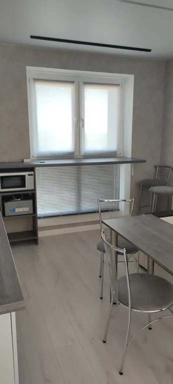 Новая студия с двумя разделенными большими спальными местами