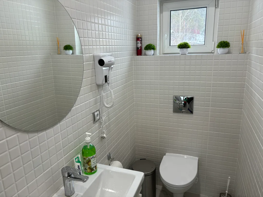 Уютный дом в скандинавском стиле с видом на озеро