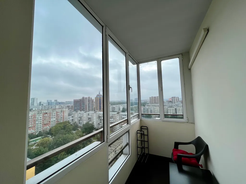 Изолированная двухкомнатная в центре города рядом с метро и ТЦ