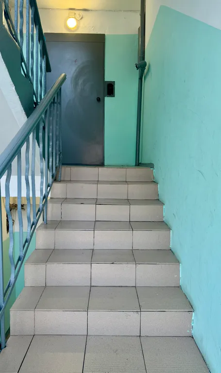 Уютная комната с видом на горы