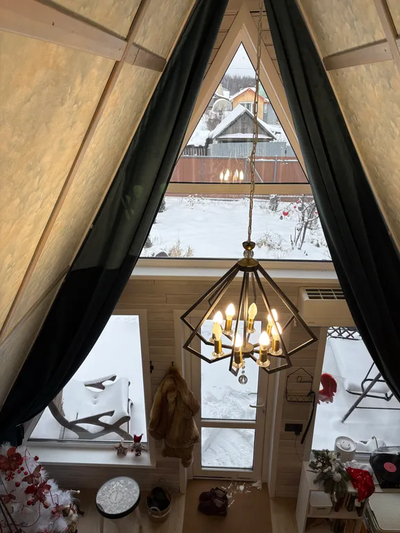 Сказочный А-фрейм с отдельной баней из липы в заповедном лесу