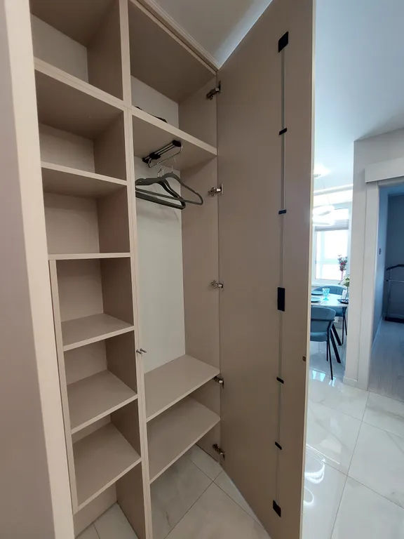 Апартаменты с отдельной спальней в новом доме, центр