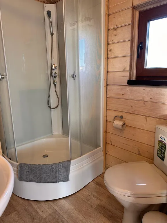 Коттедж Апартаменты с видом на море Комната 35 кв.м, кухня-веранда 18 кв.м. — Кучугуры