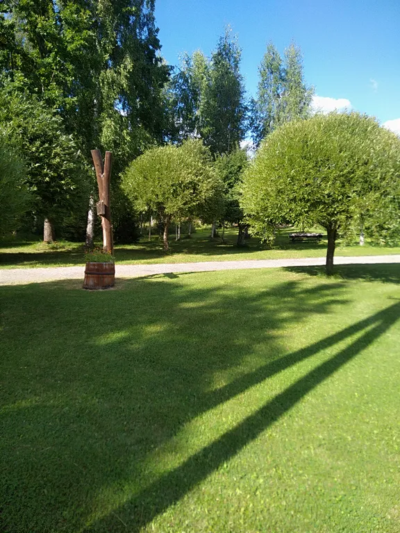 Дом у пруда