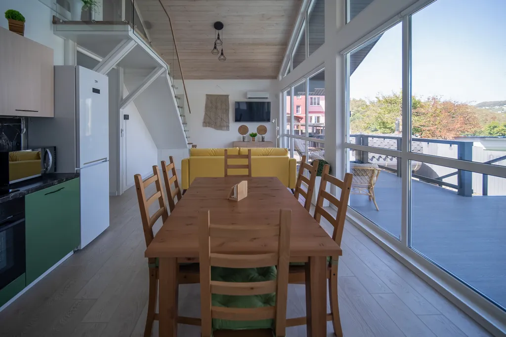 Уютный дом с теплым бассейном, дровяной баней и сибирским чаном