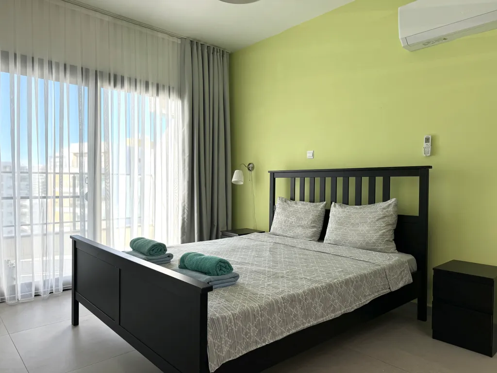 Просторная студия на берегу моря