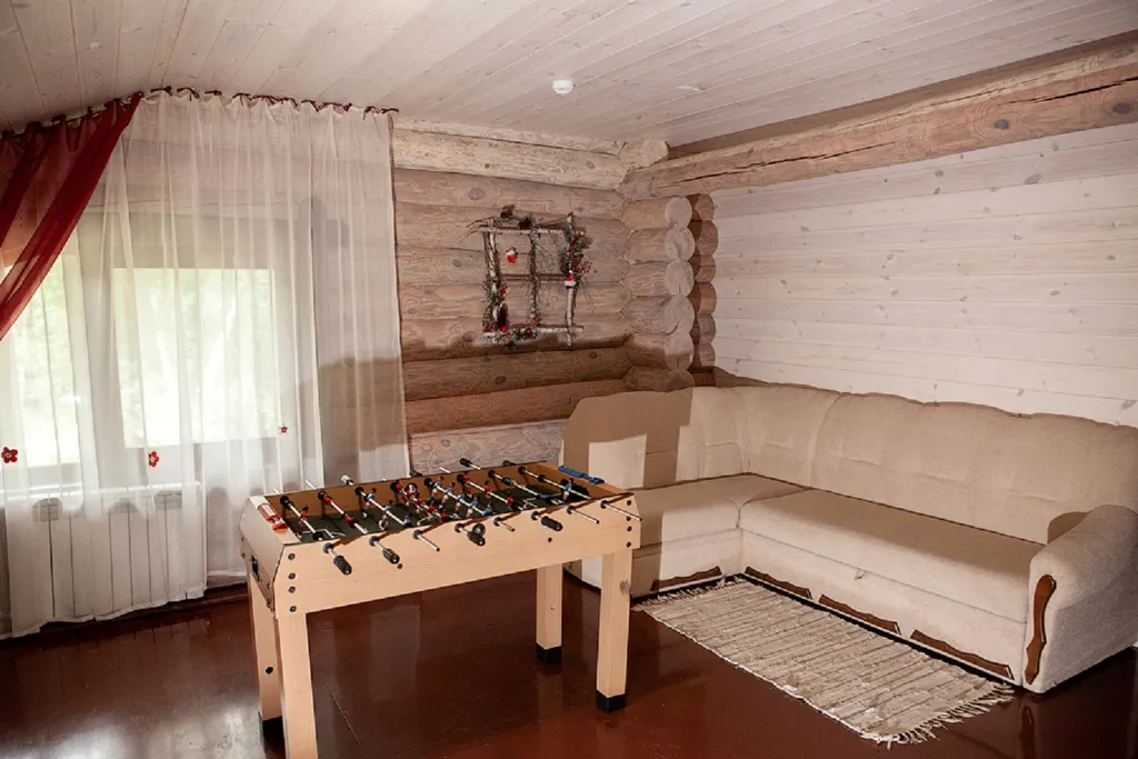 Деревянный дом у озера с сауной и бильярдом