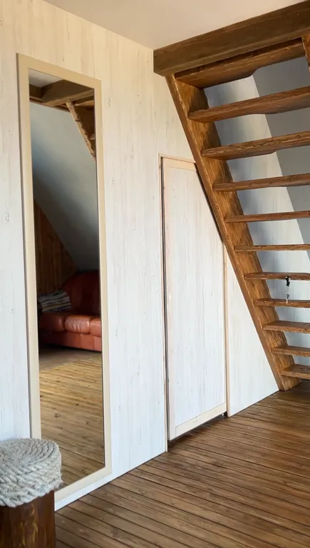 Дом-Афрейм на берегу реки Кемь с видом на море