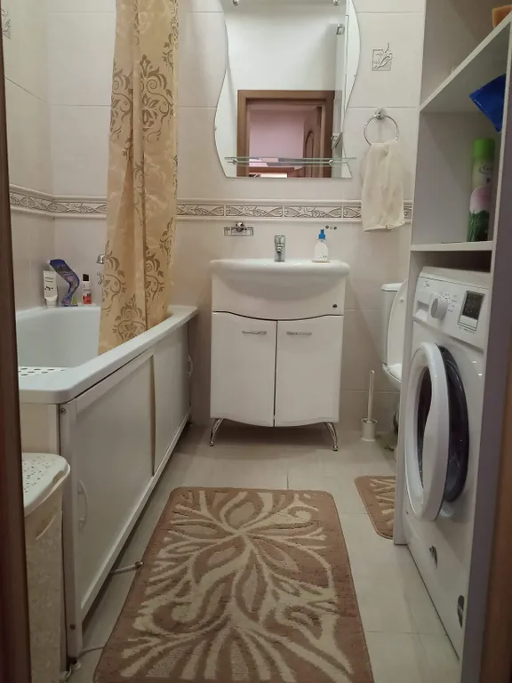 На центральной площади, с открытым балконом. В самом сердце Астрахани