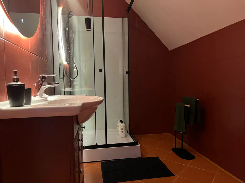 Коттедж на берегу Невы с lounge в гараже