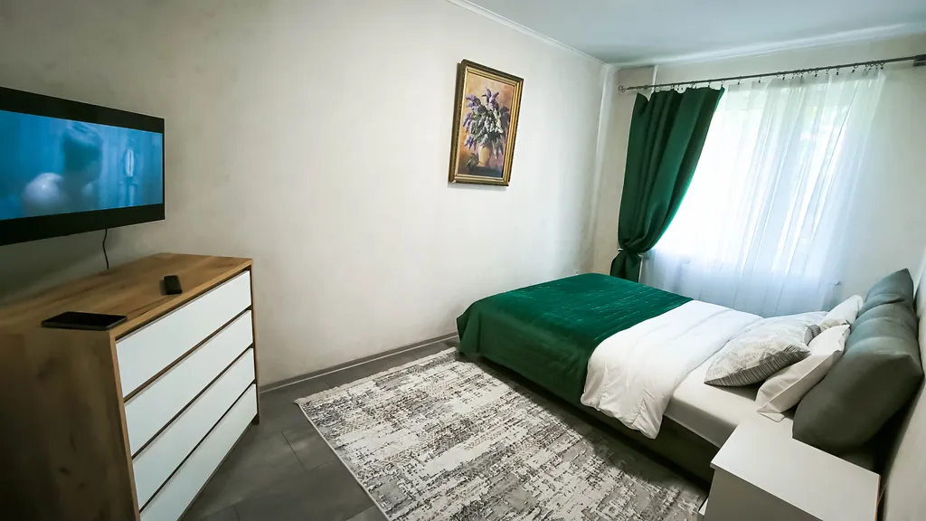 Квартира в самом центре, с огороженной парковкой.