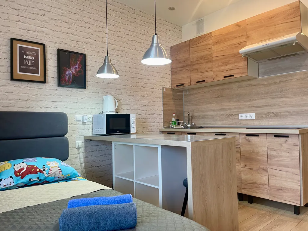 Студия напротив клиники