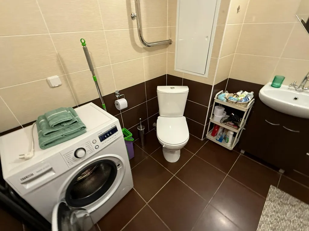 1 комнатная квартира прямо возле метро