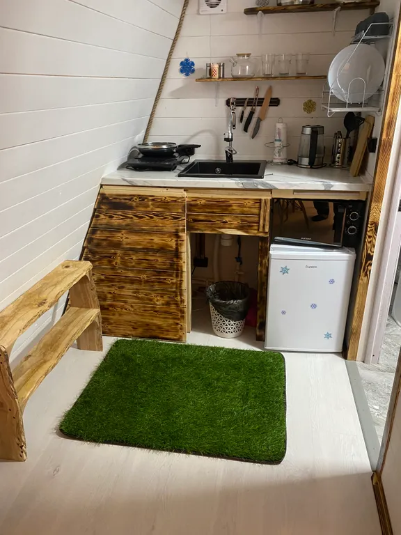 Афрейм на опушке леса с бассейном