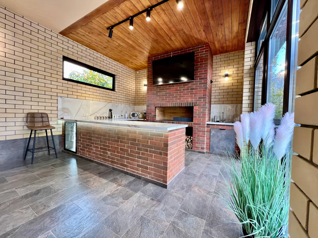 Дом в лесу с теплым бассейном и баней