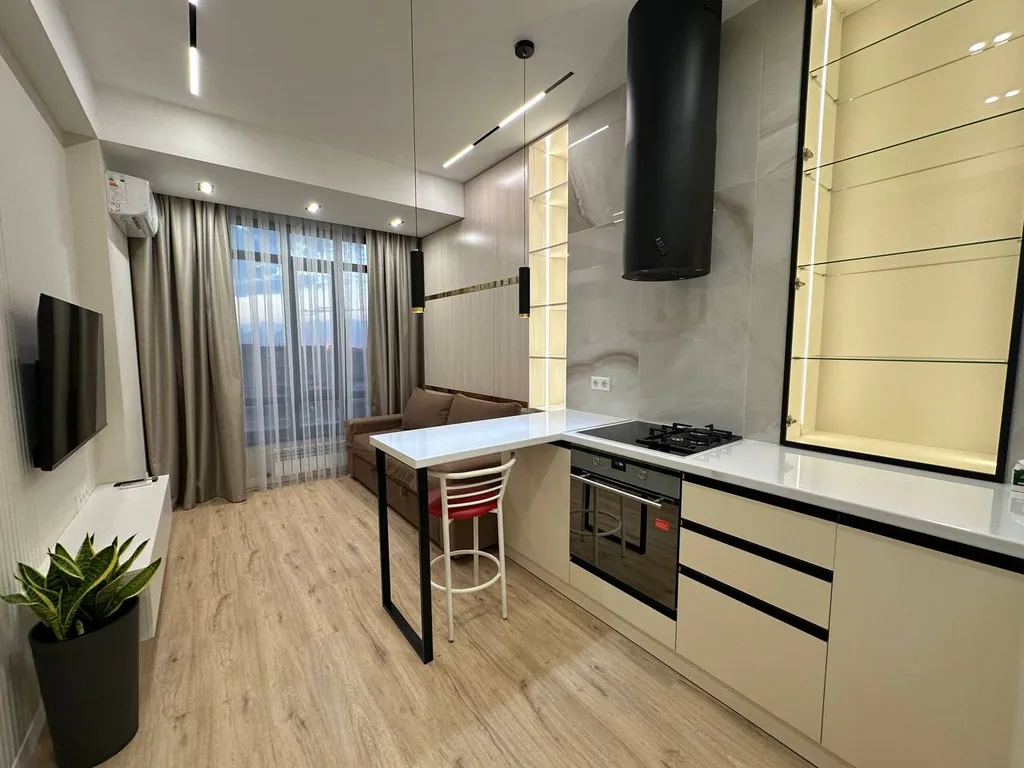 Continental apt near complex Vefa center