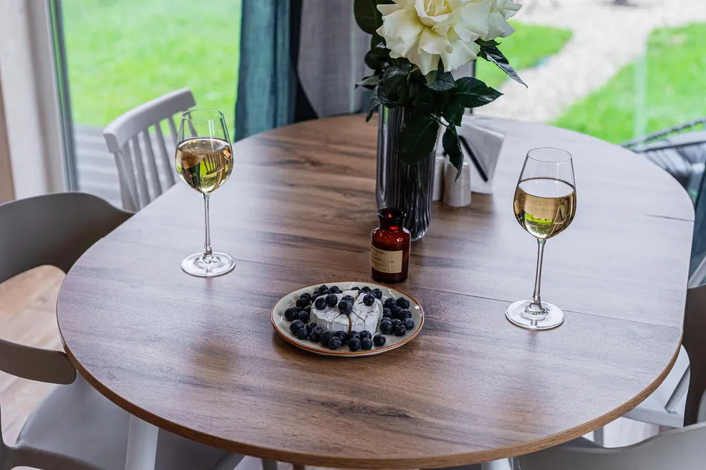 Яркий коттедж с панорамным видом на лес рядом с баней