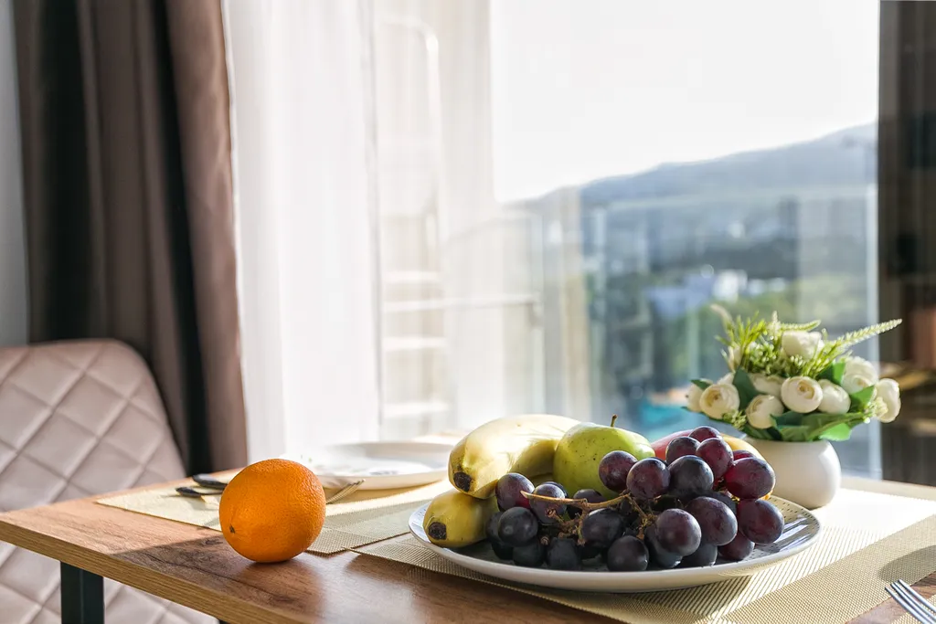 Студия терраса вид на горы и частично на море в приморском парке