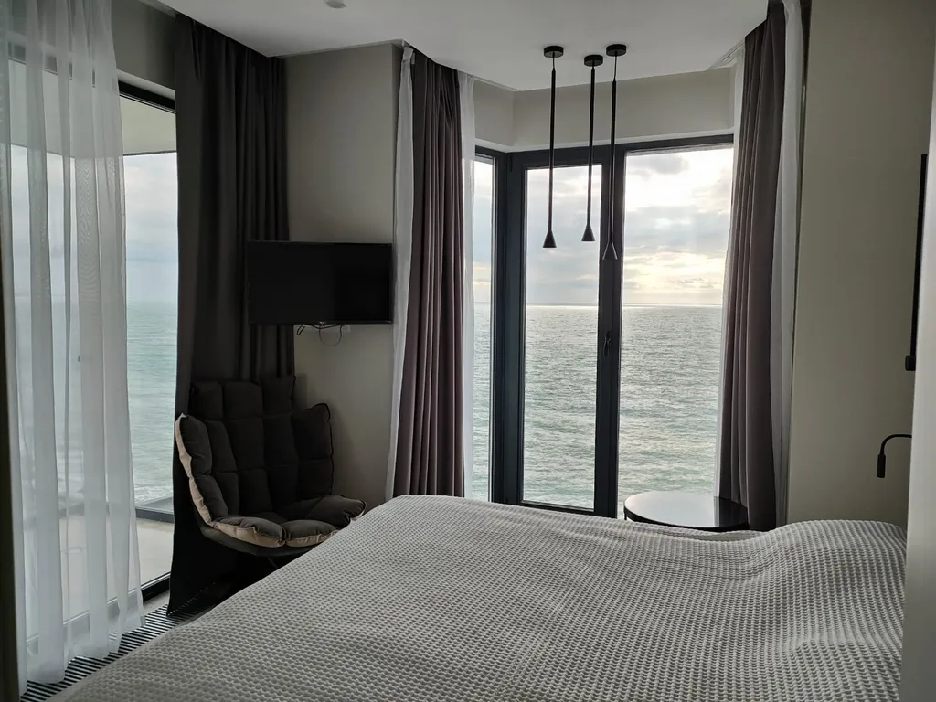 Апартамент с самым красивым прямым видом на море, двухкомнатный