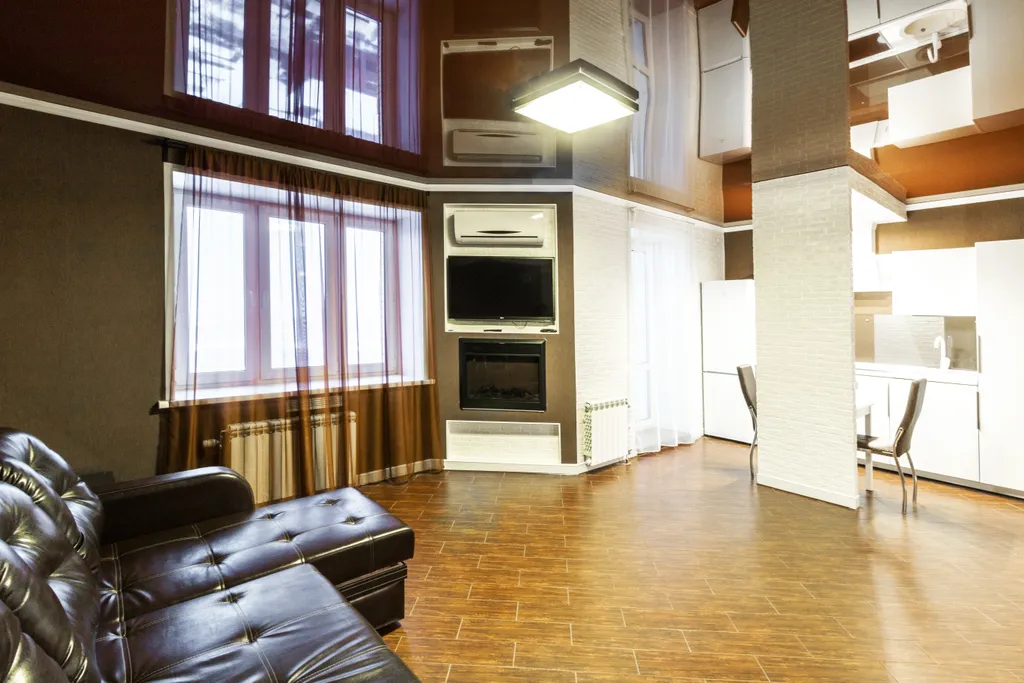 Студия с джакузи и камином