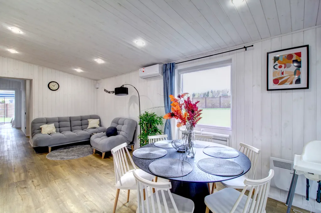 Уютный дом с видом на лес для большой компании