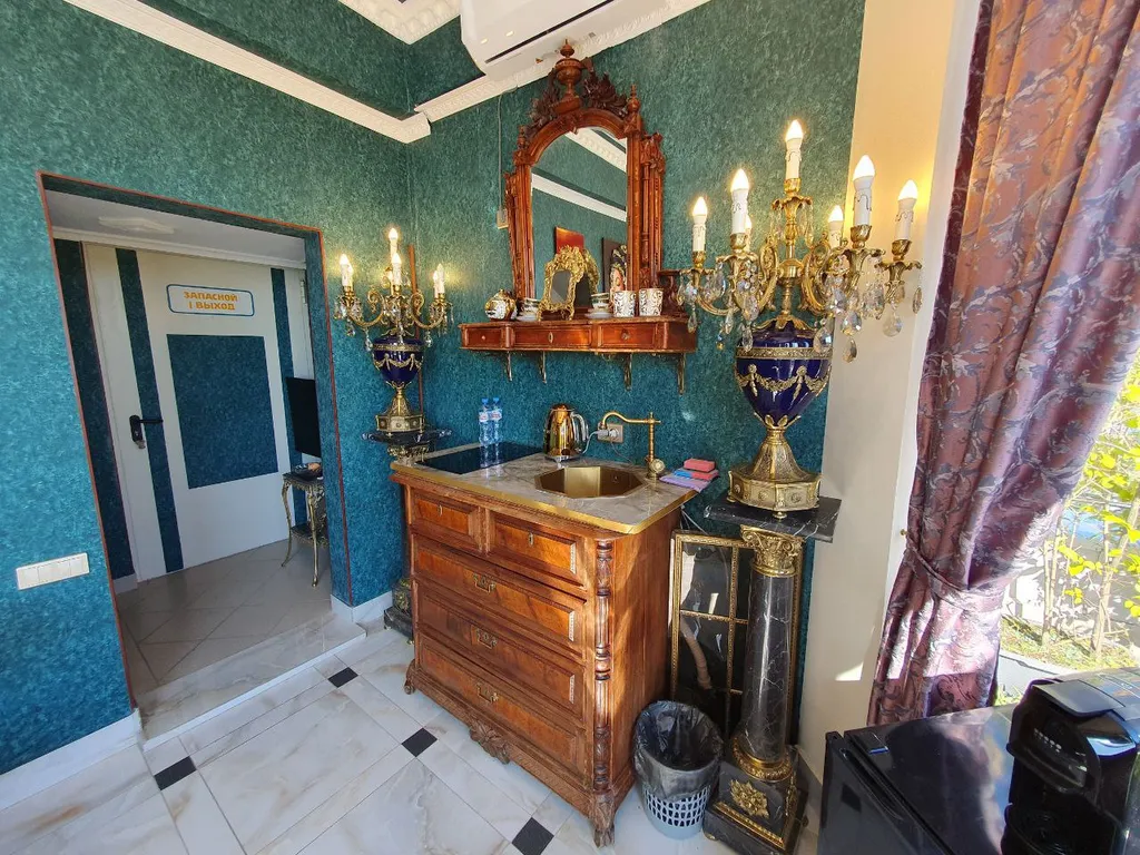 Студия с бассейном - вид на море